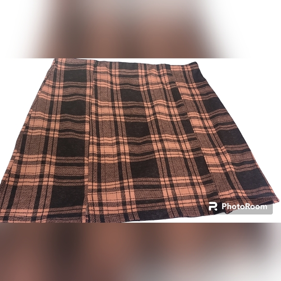 Short skirt - Picture 2 of 4